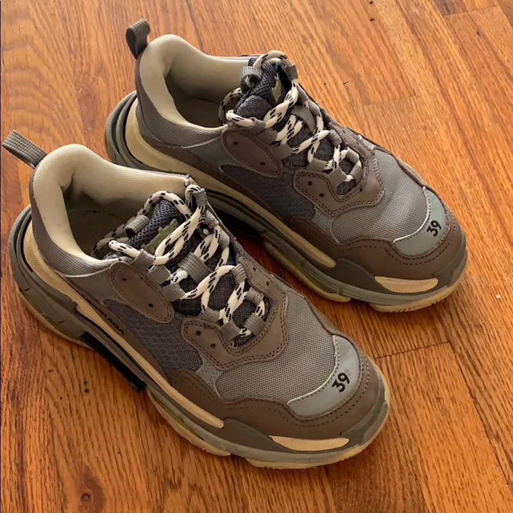 Sneakers